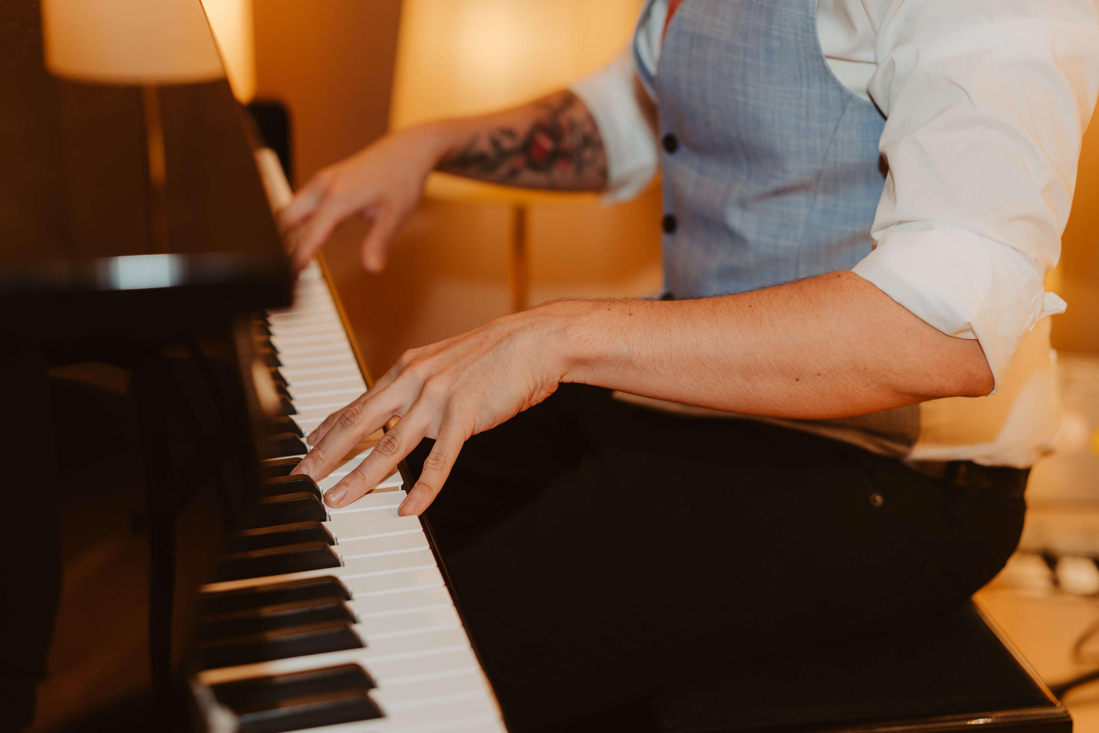 LIVE MUSIC