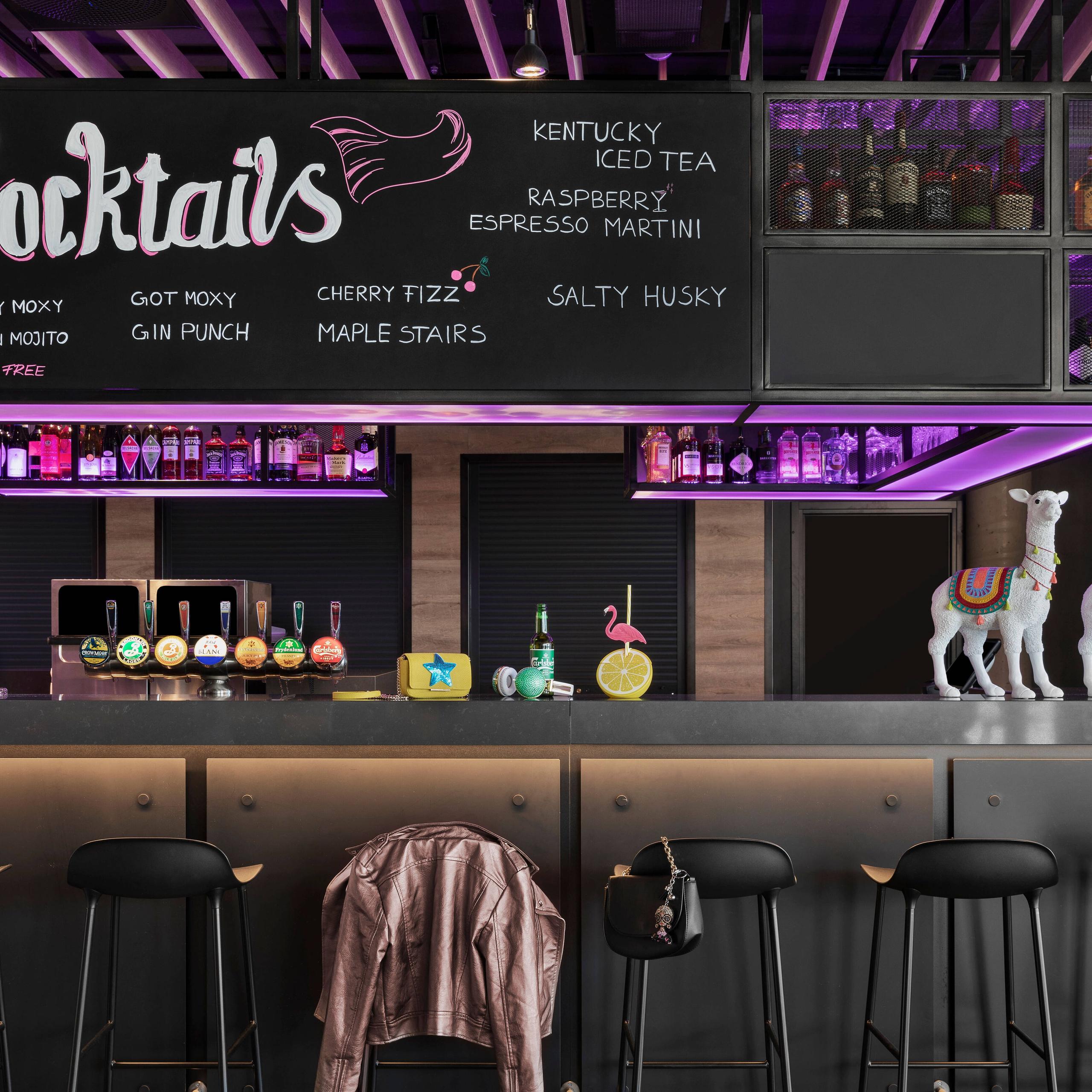 Bar Moxy