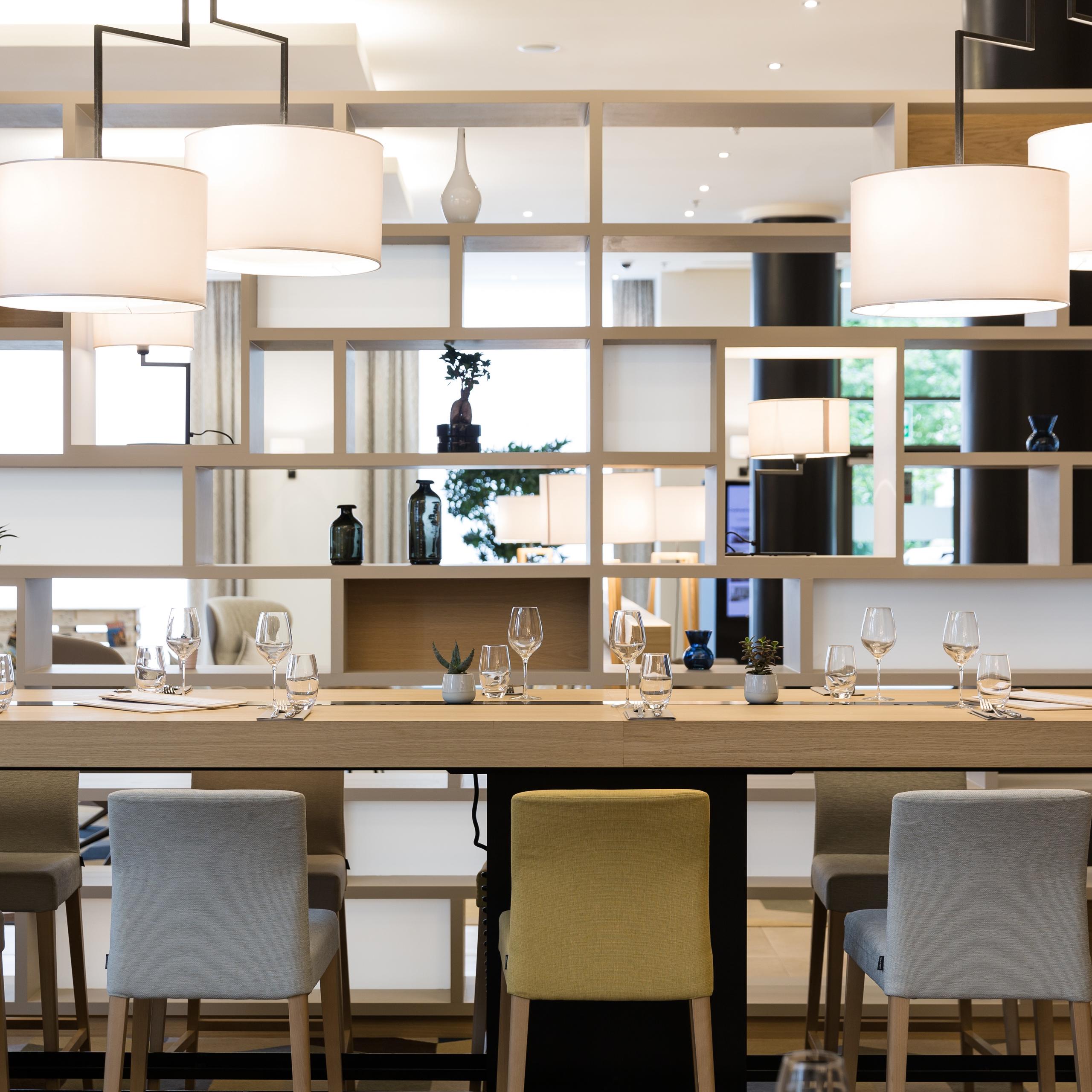 Kitchen & Bar