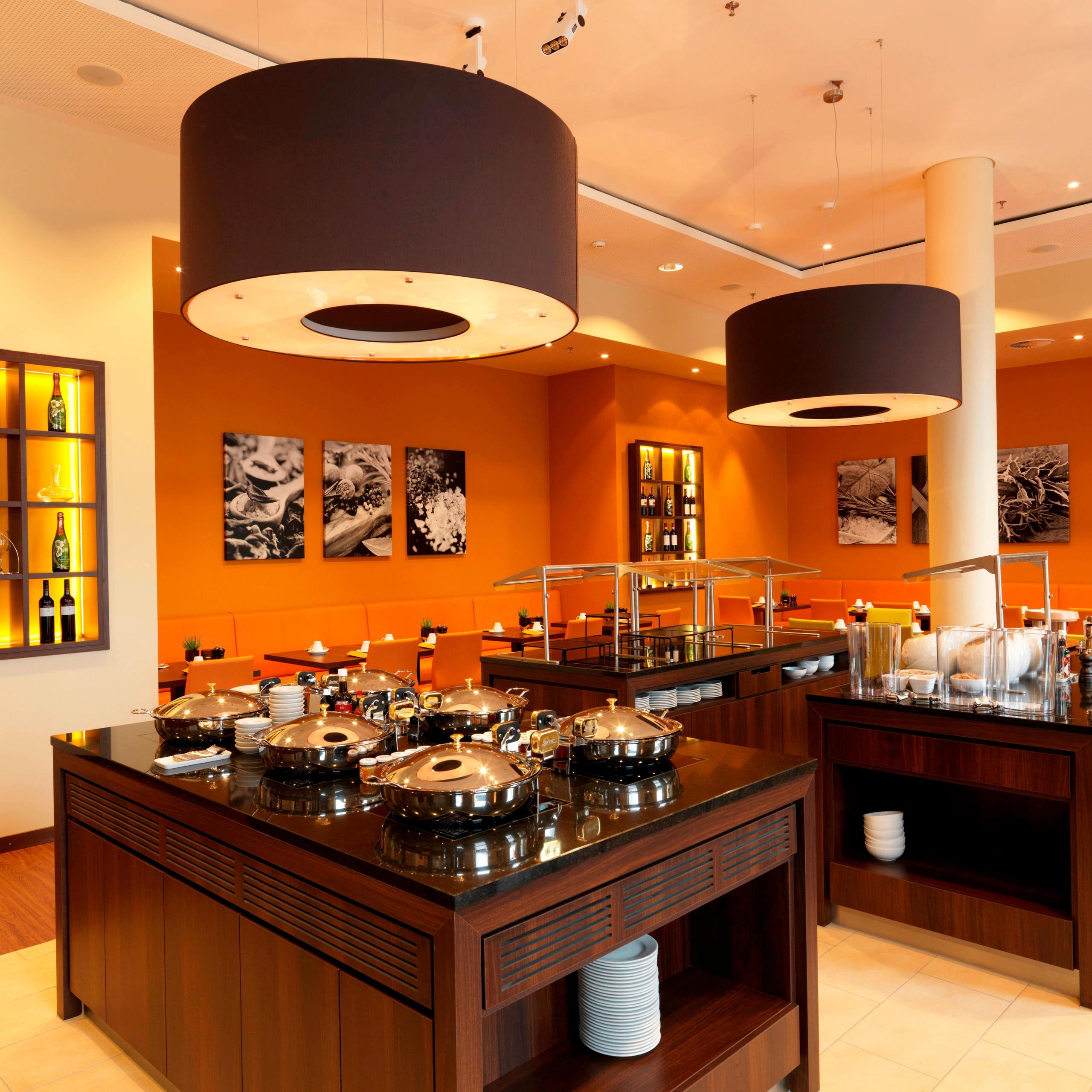 kitchen & bar