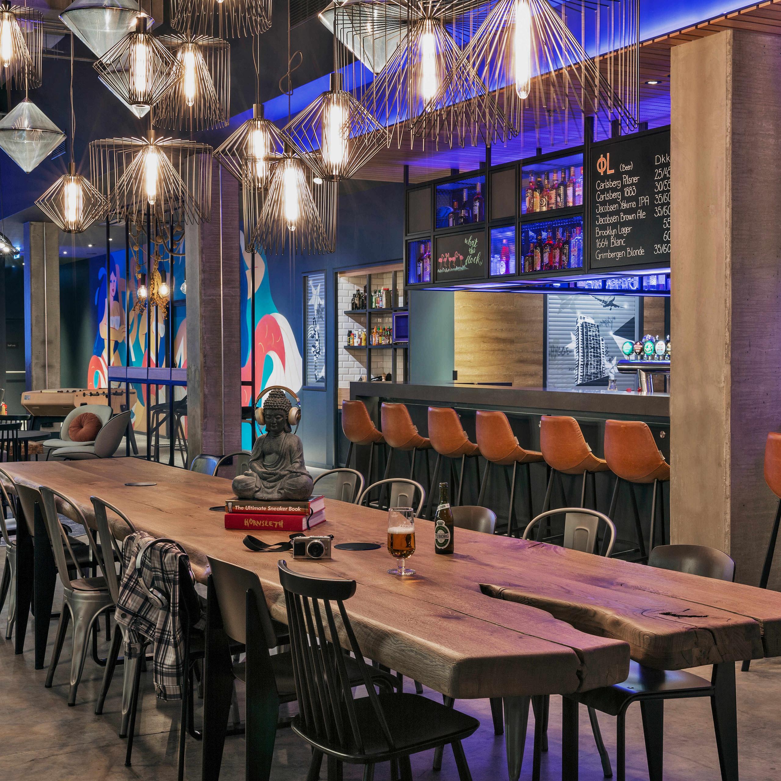 Bar Moxy