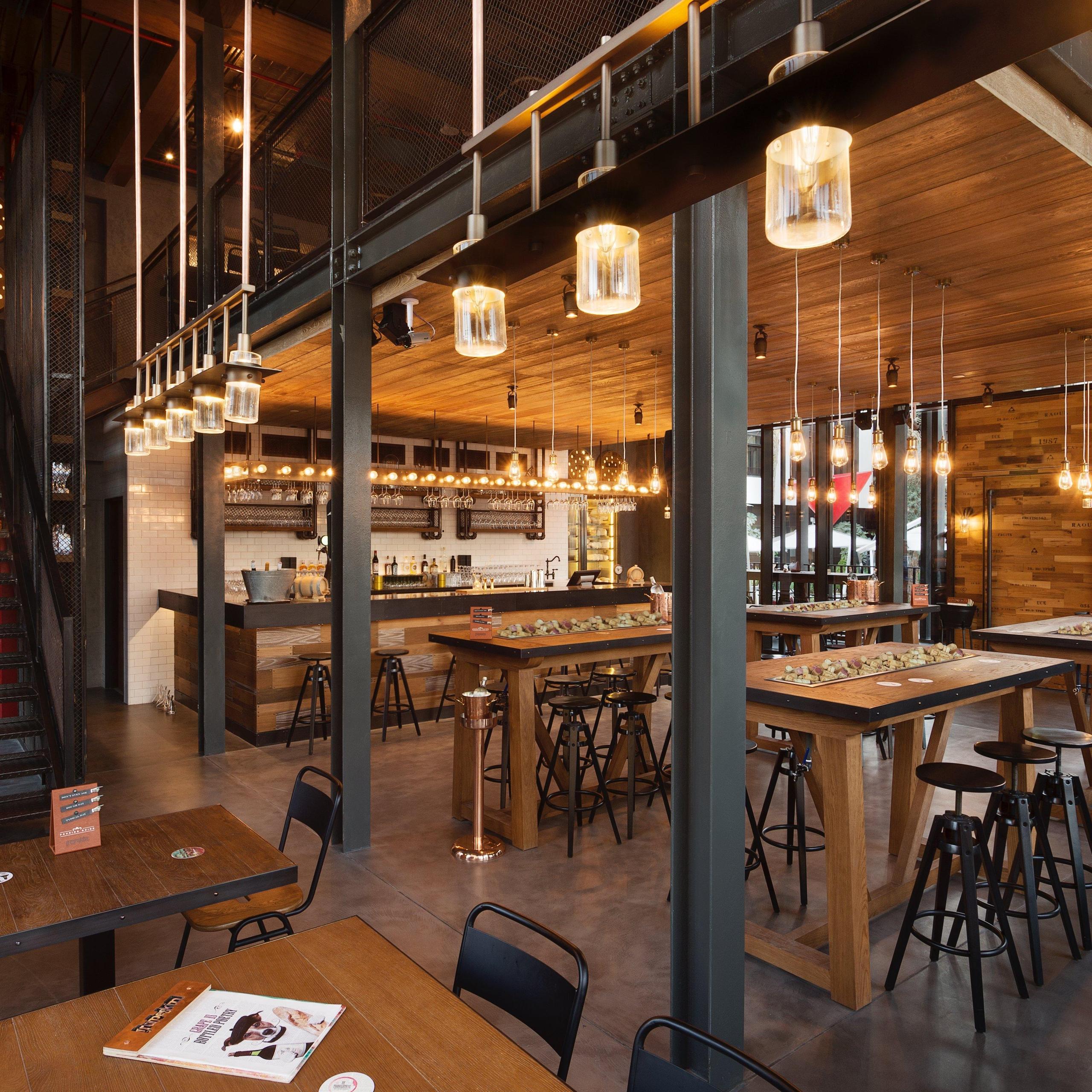 GRAPESKIN Wine Bar