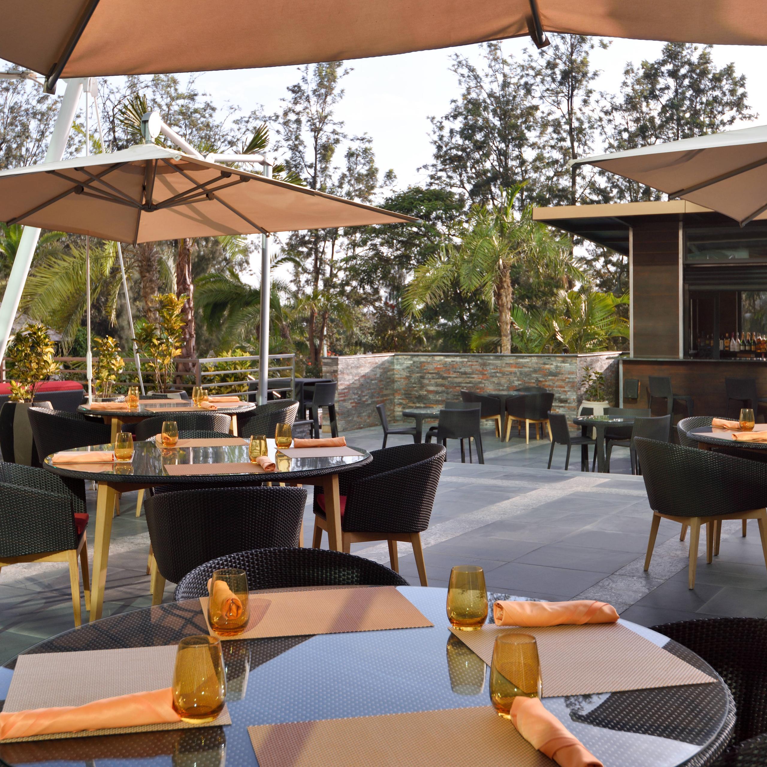 Sarabi Pool Bar