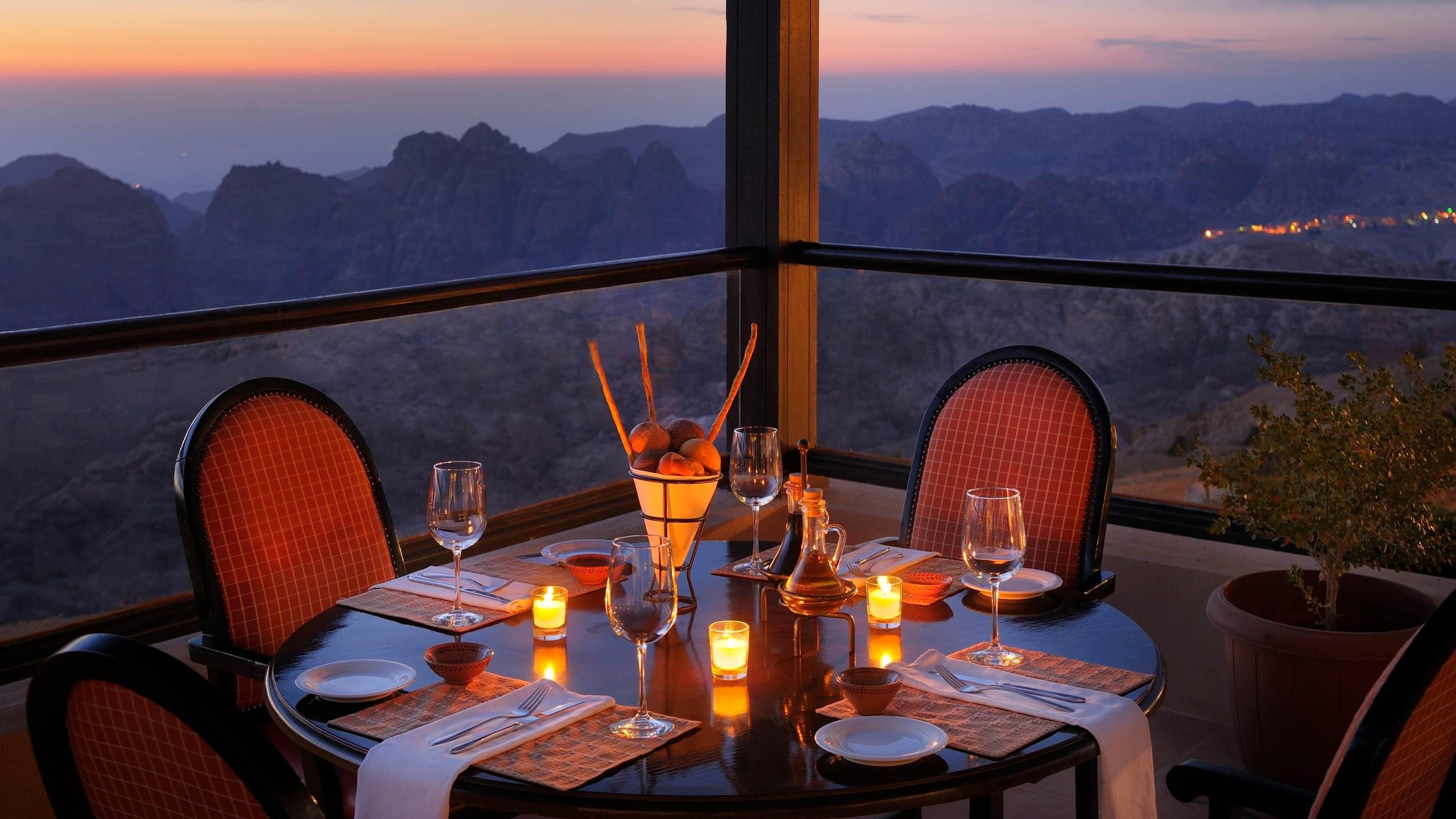 SUNSET SIPS AT ARETAS BAR