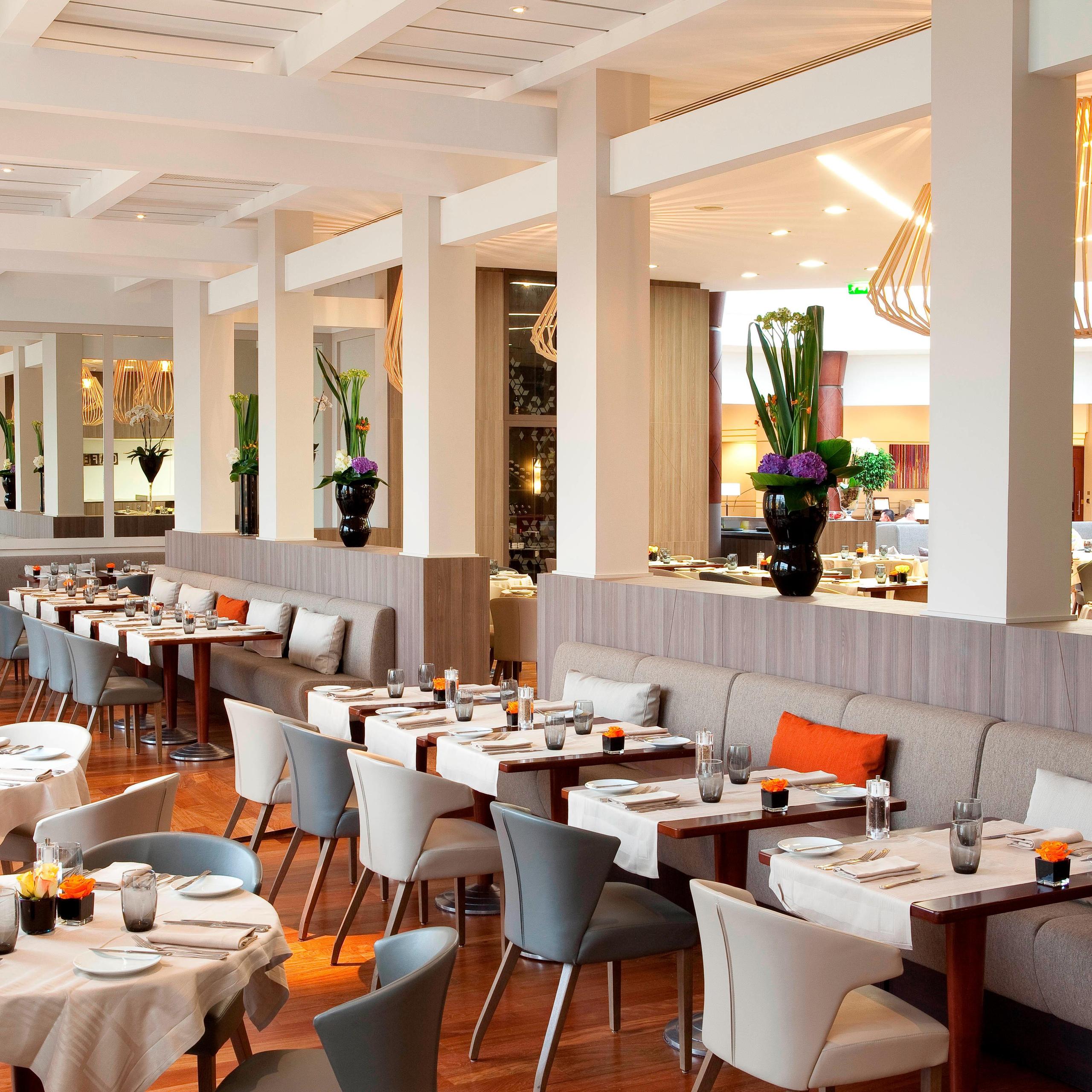 1704 Restaurant & Bar