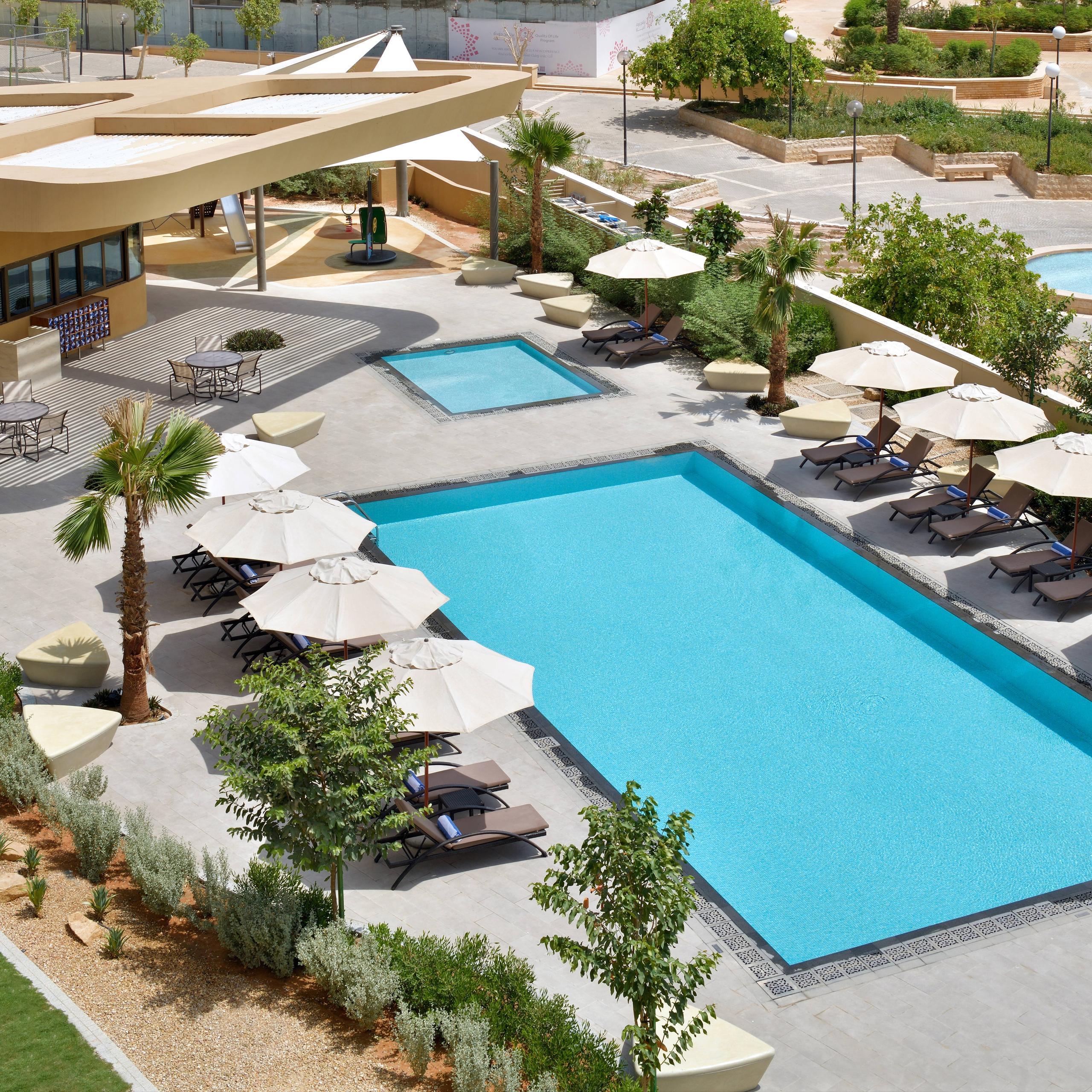 10:10 Lounge - Outdoor Pool Lounge