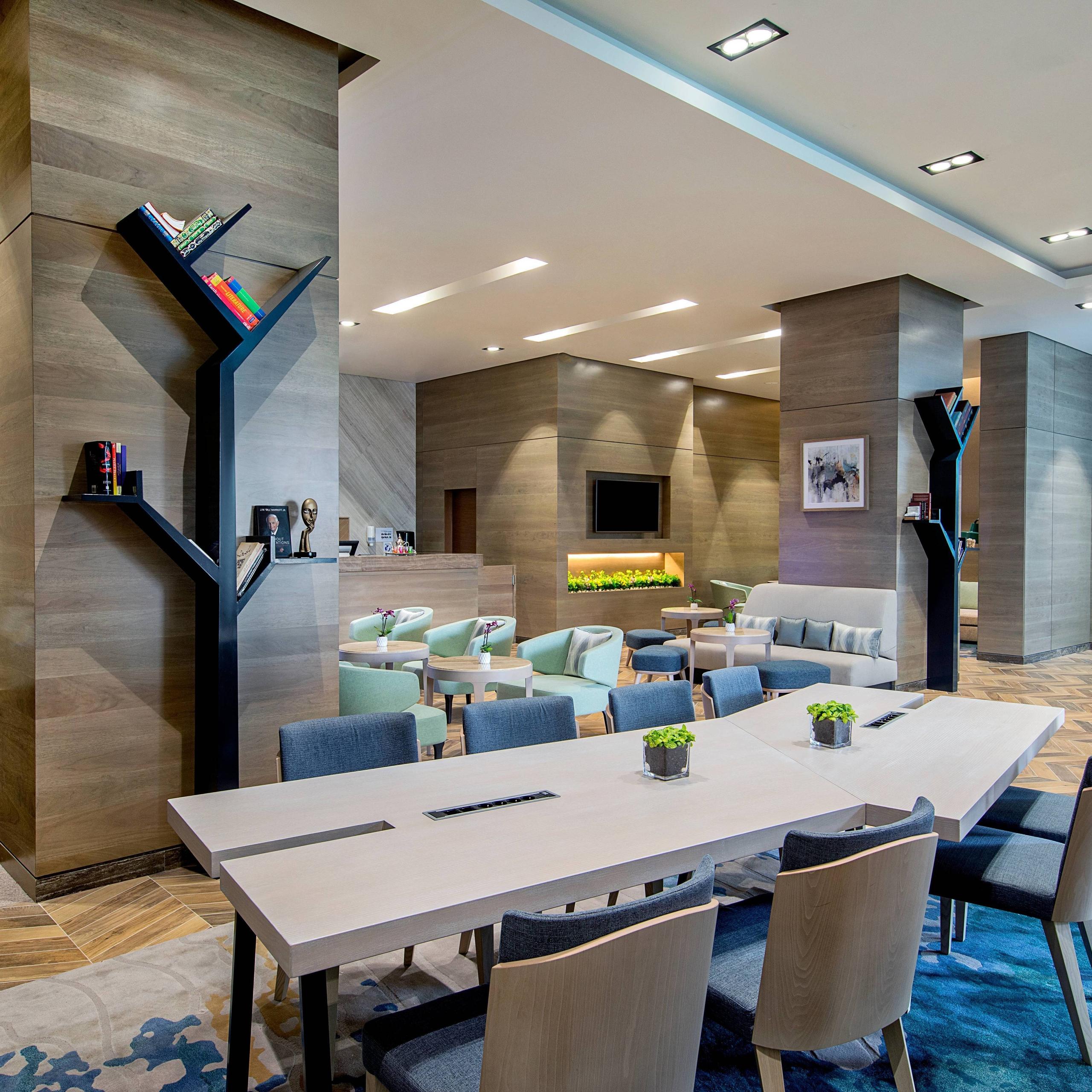 Circles Lounge