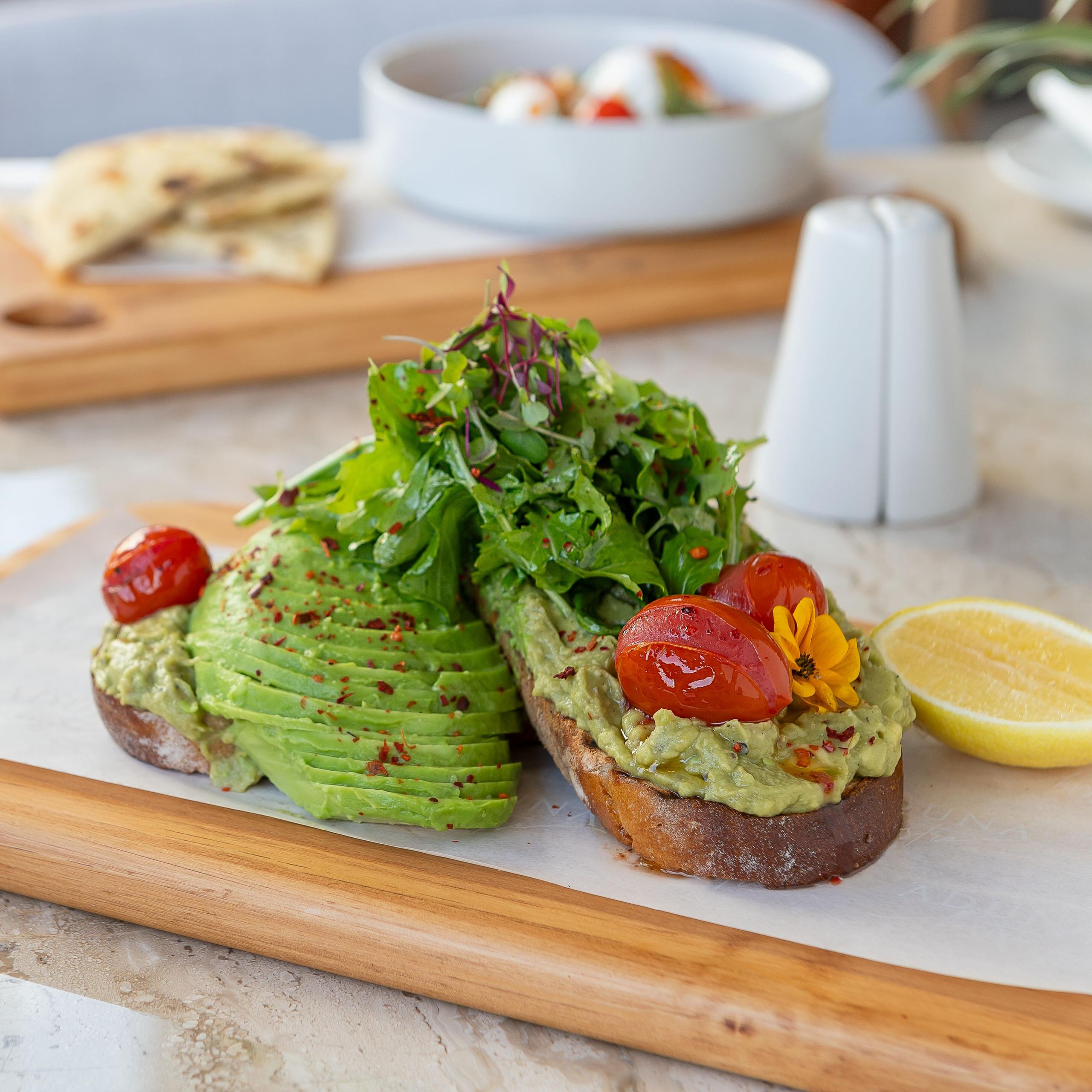 Aduna Bistro