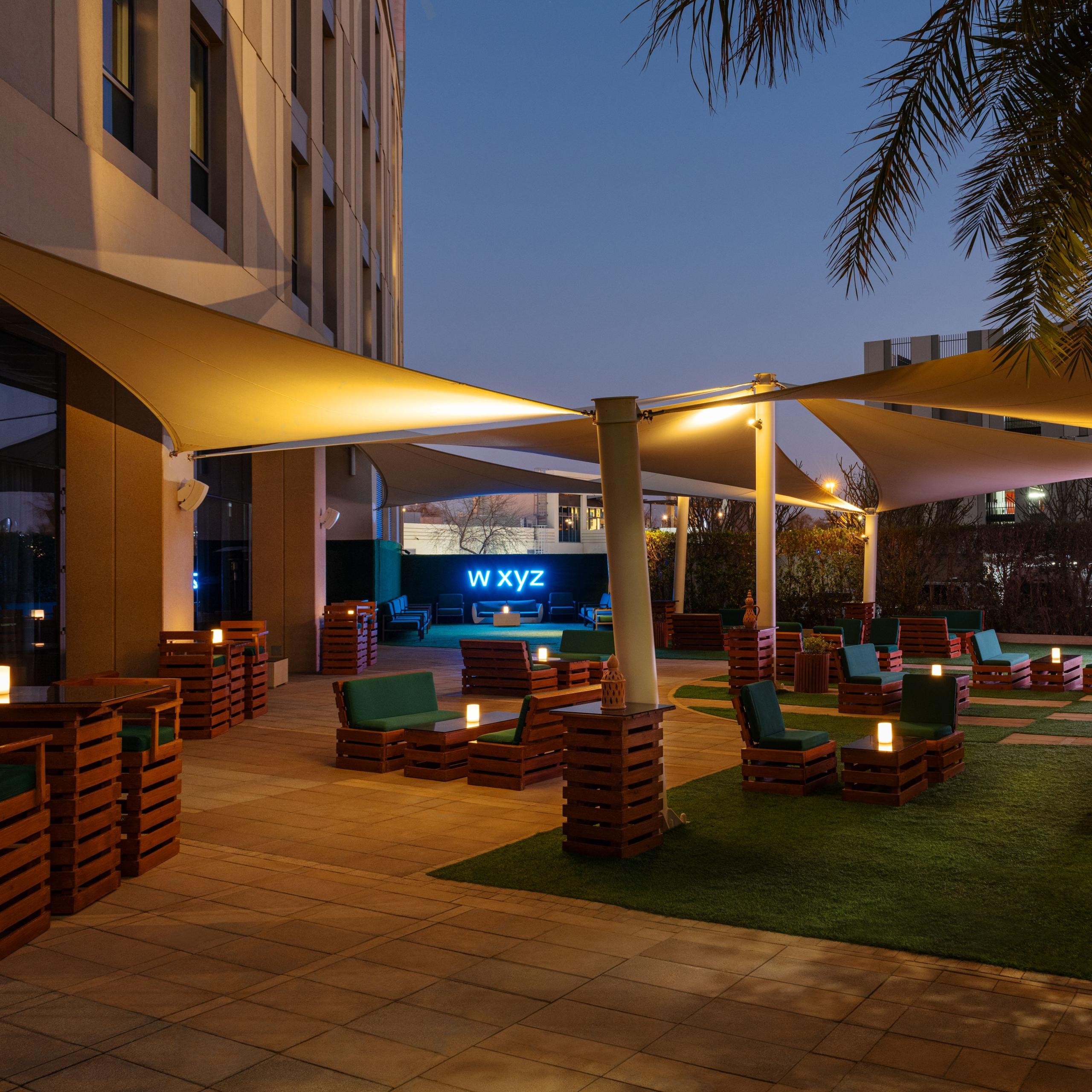 W XYZ Bar