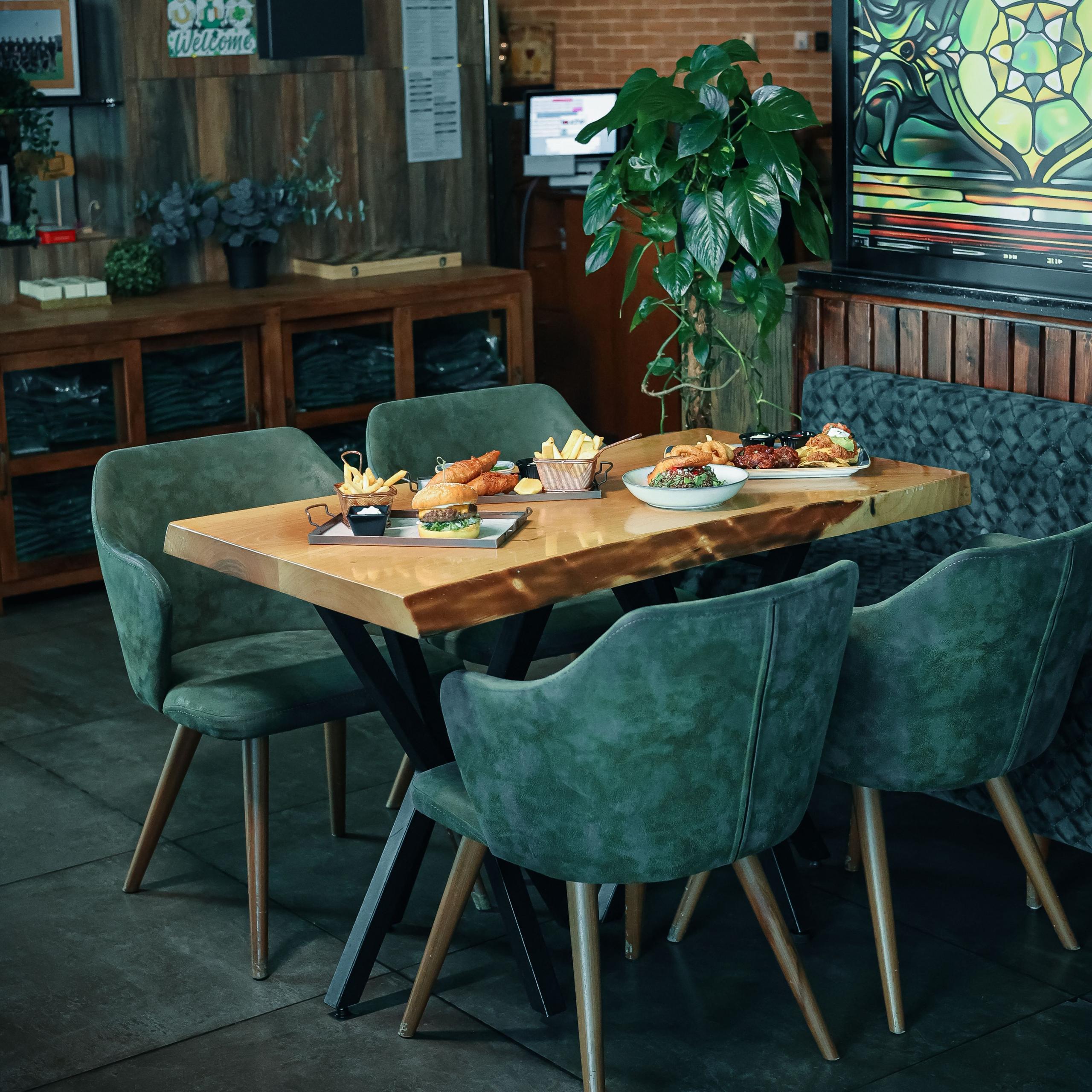 Shamrock Tavern: Irish Pub