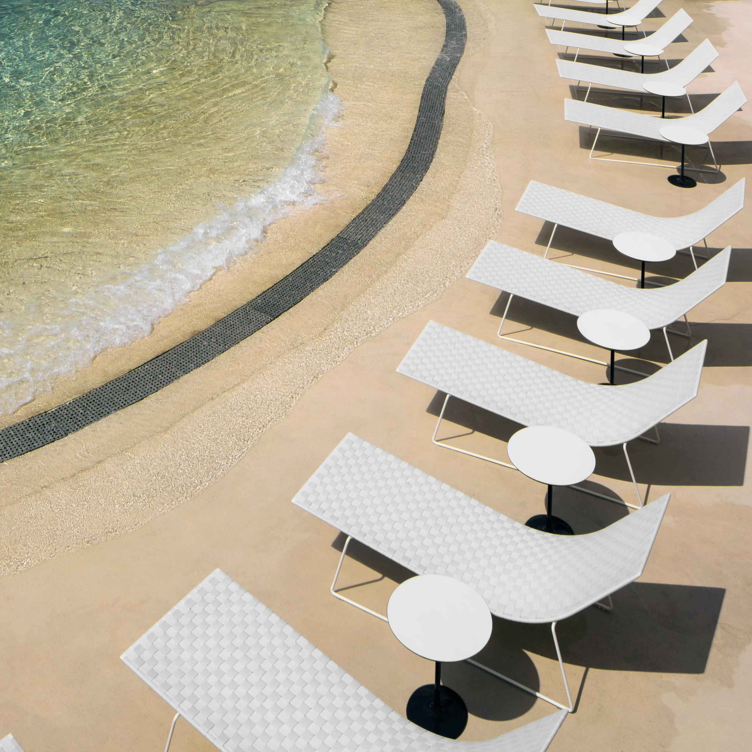 Waves Pool Bar