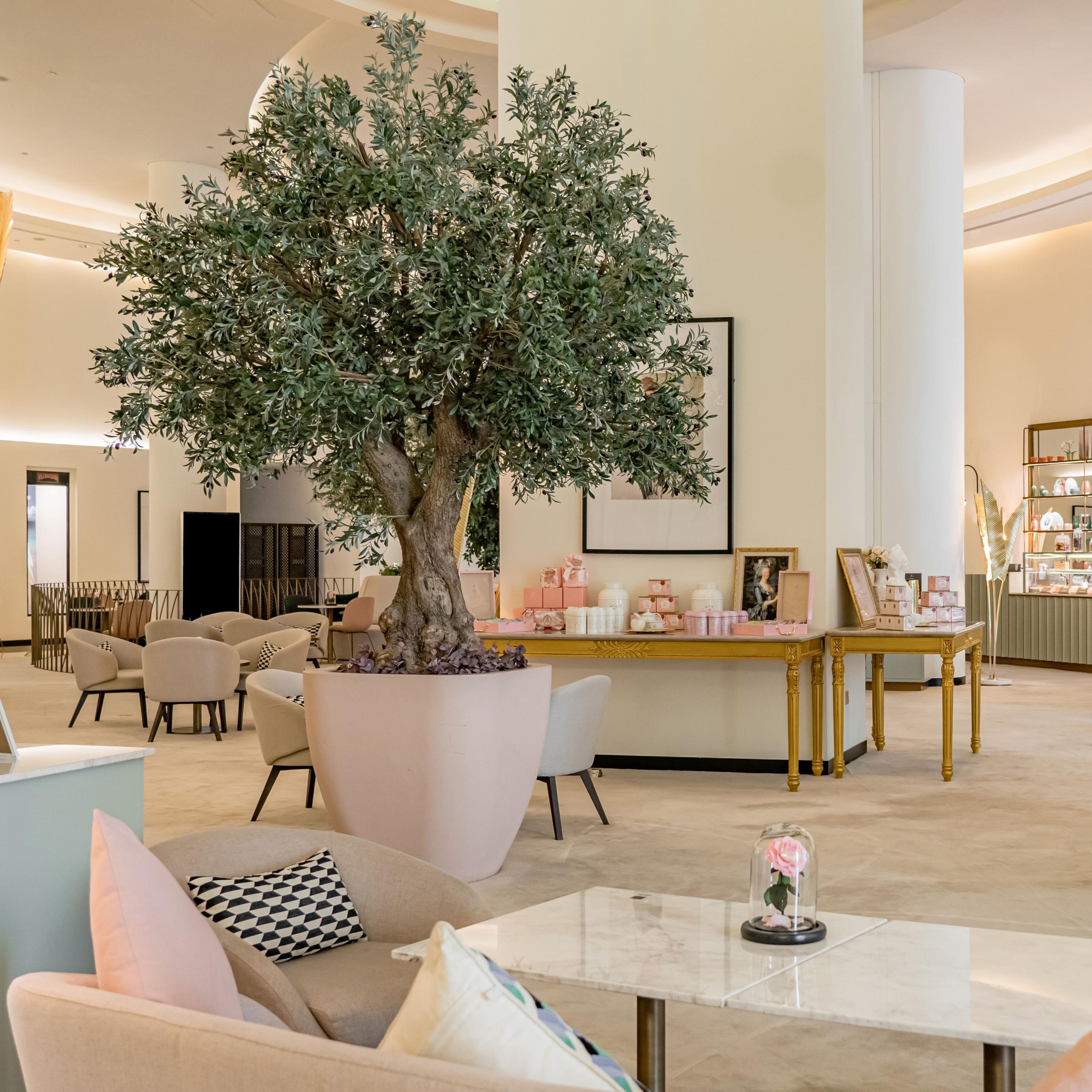 Griffin Lobby Lounge 
