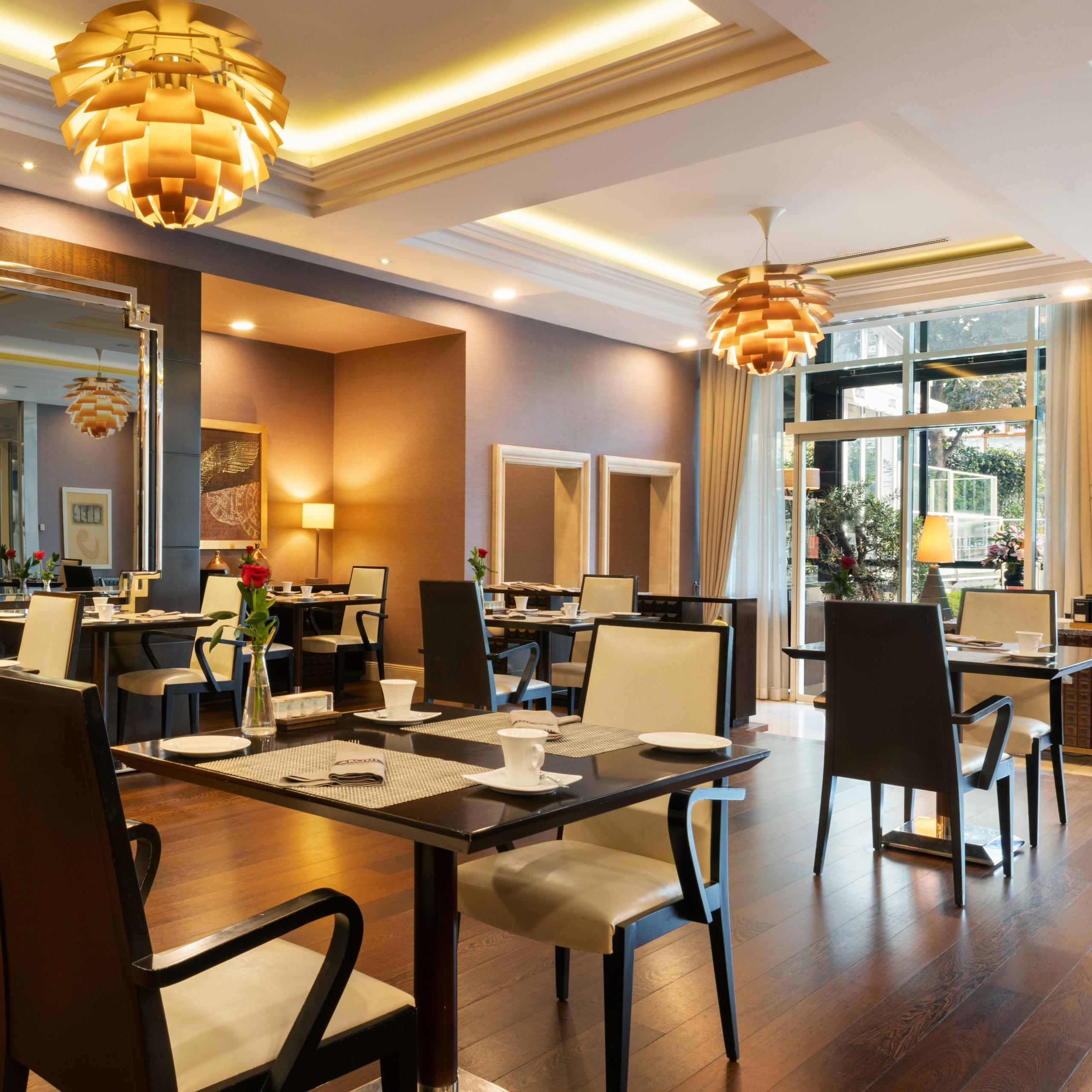 Aruni Restaurant & Bar
