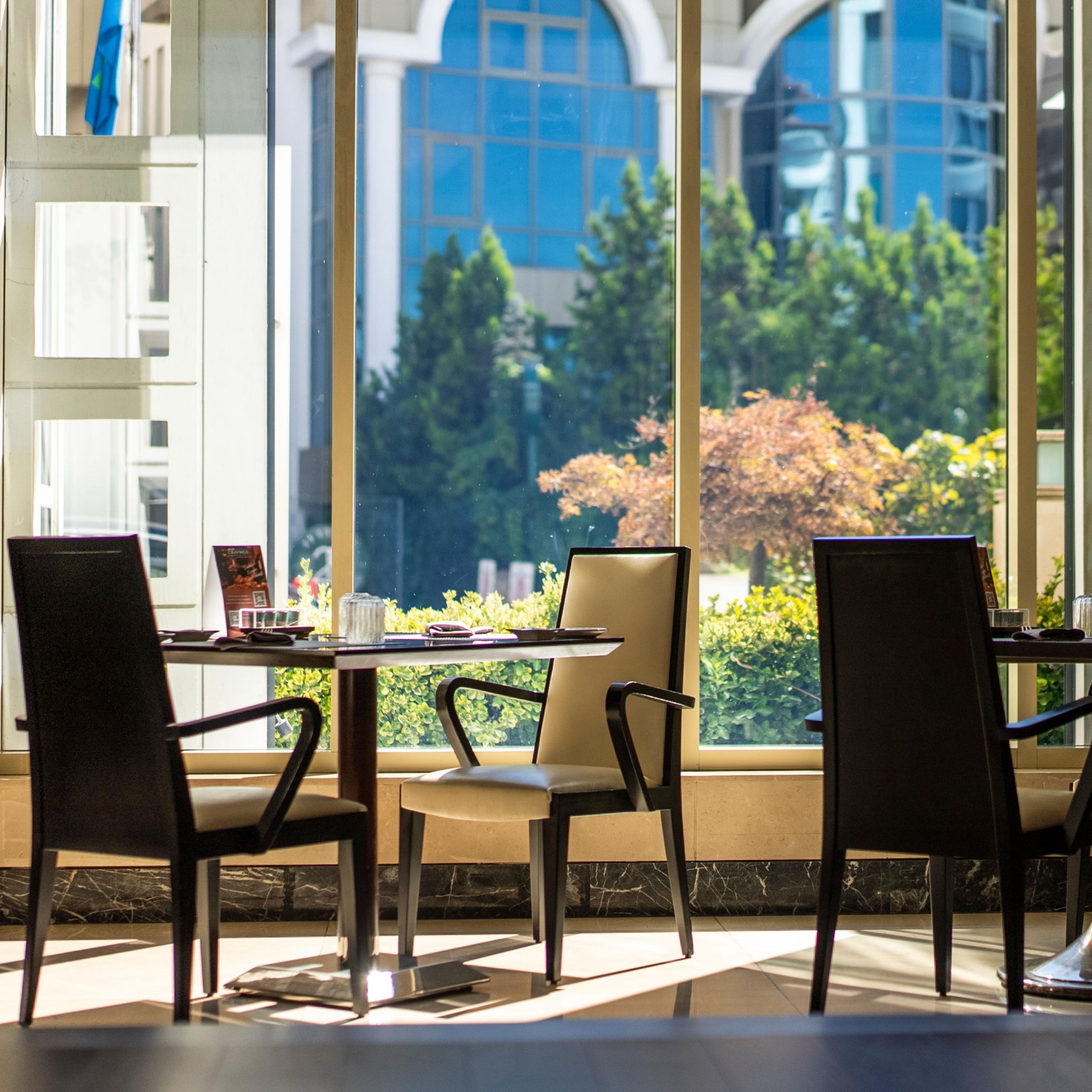 Aruni Restaurant & Bar