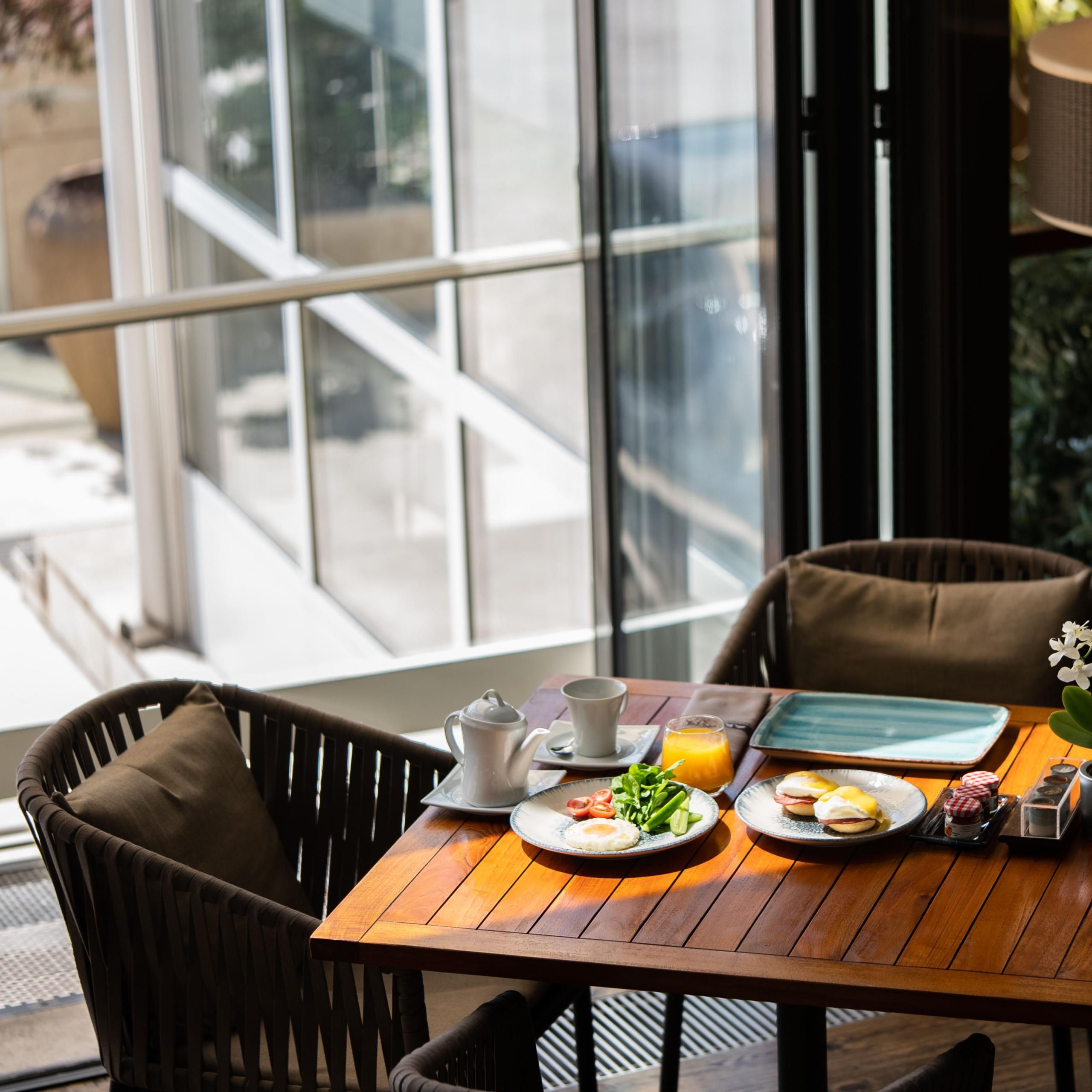 Aruni Restaurant & Bar