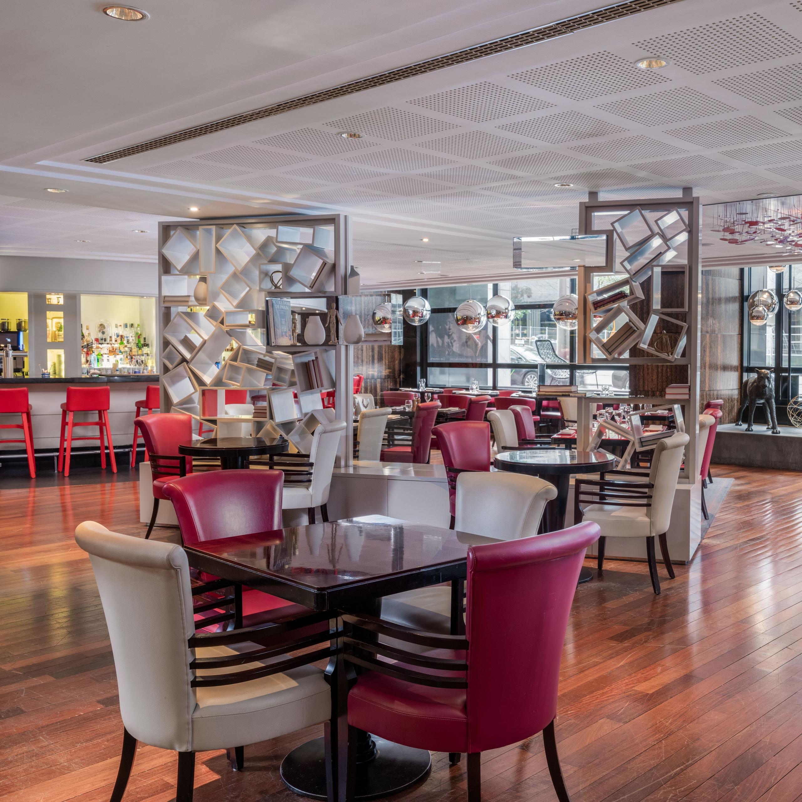 Luna Bar & Lounge