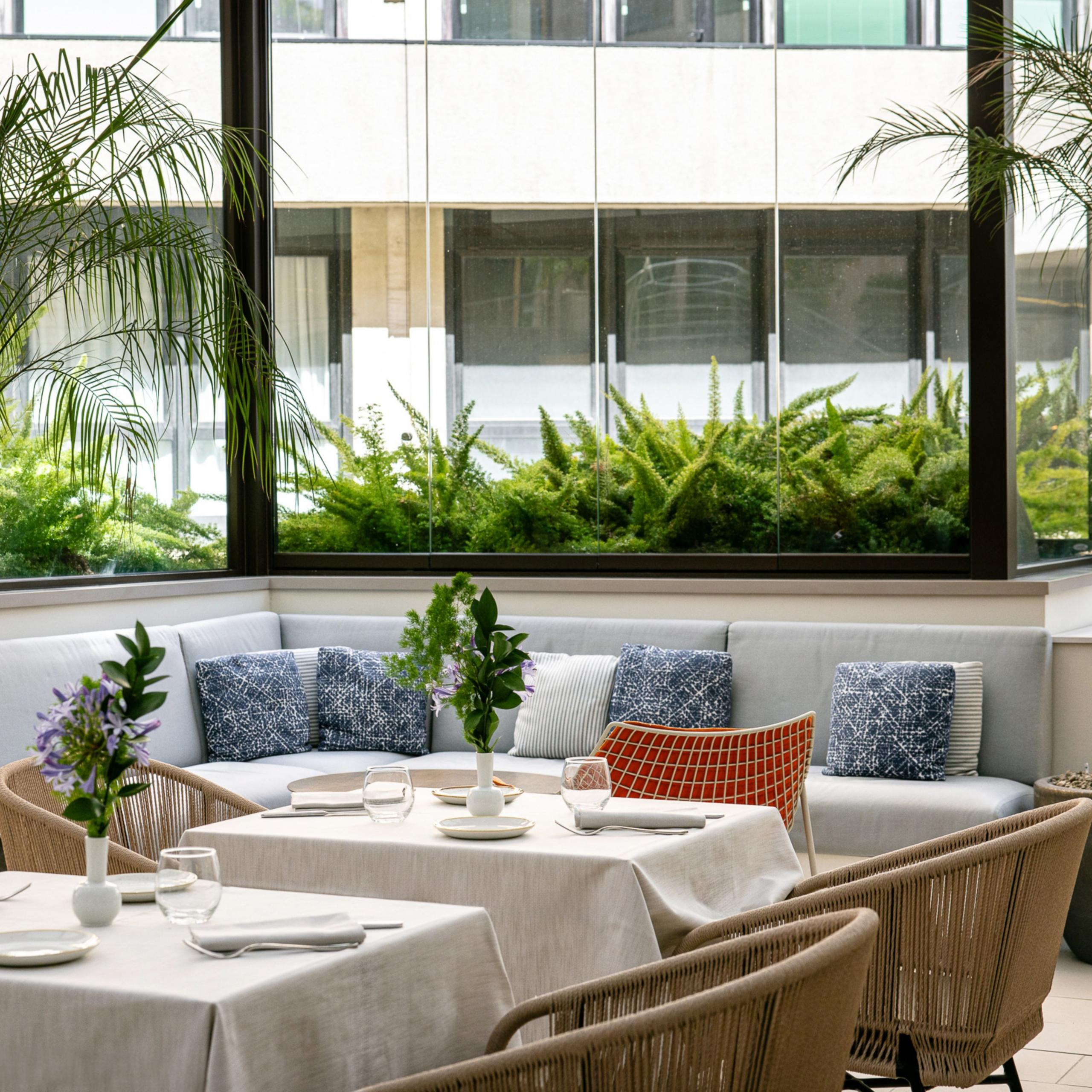 Longitude 12 Bistrot & Jardin