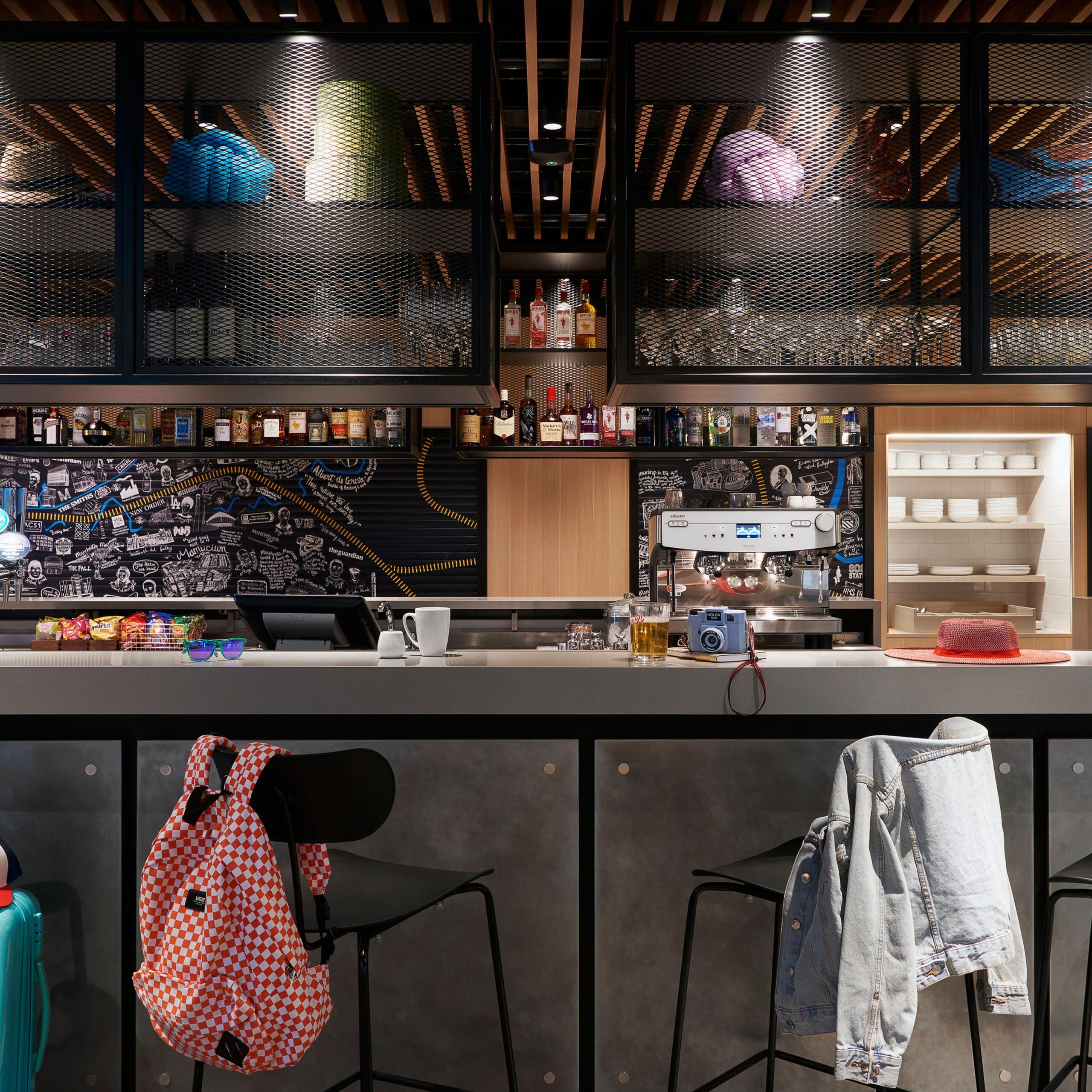Bar Moxy