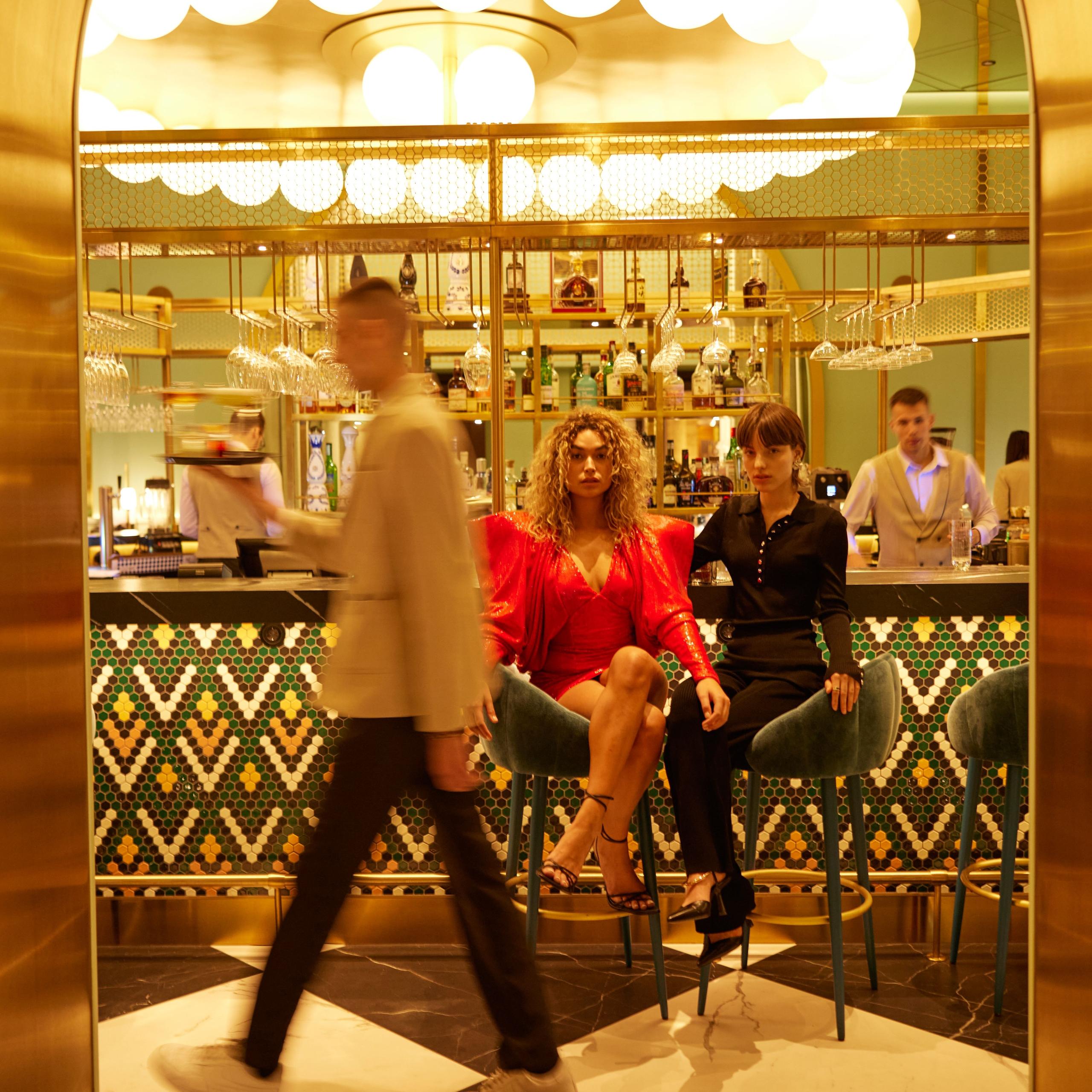 W LOUNGE