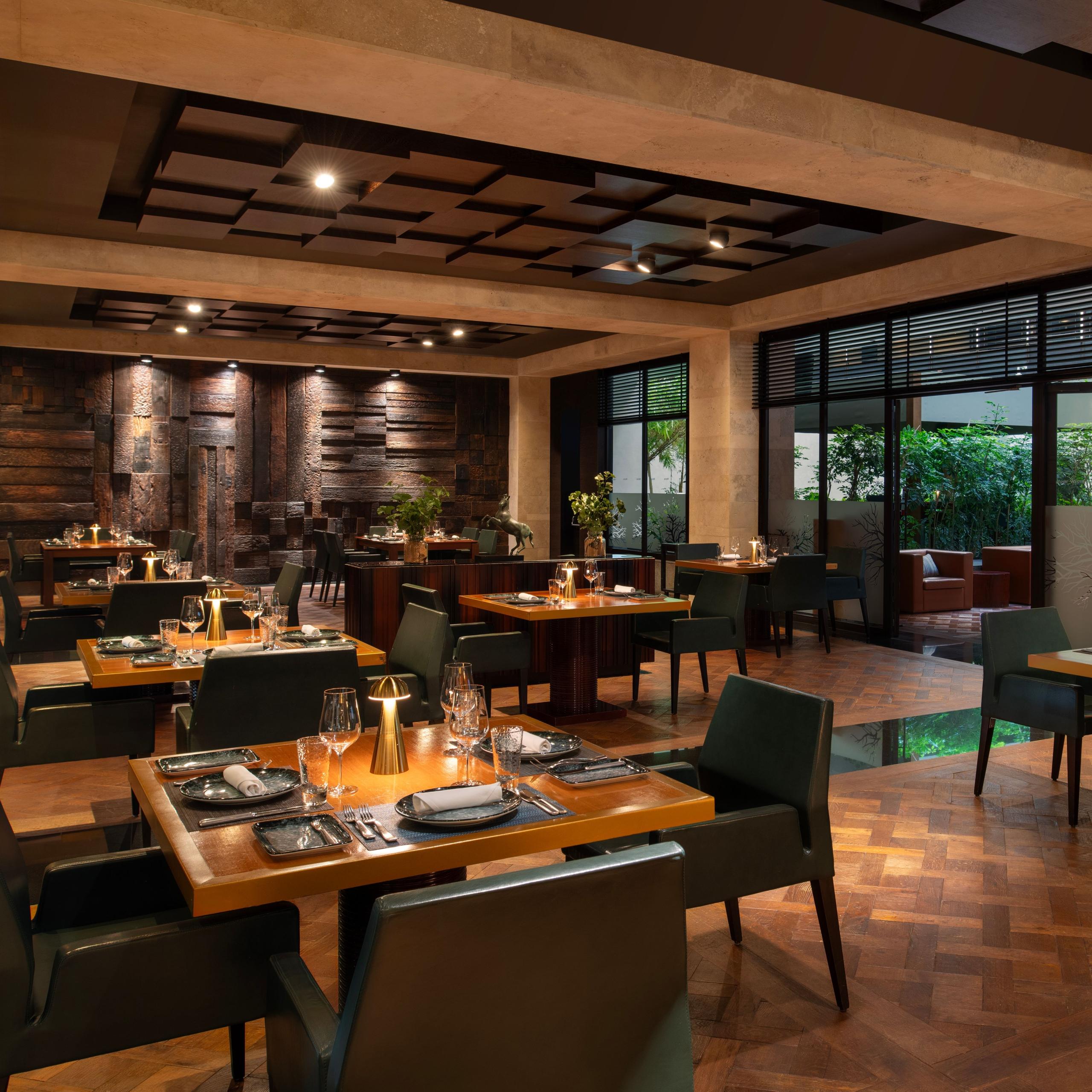 Hunters Room & Grill
