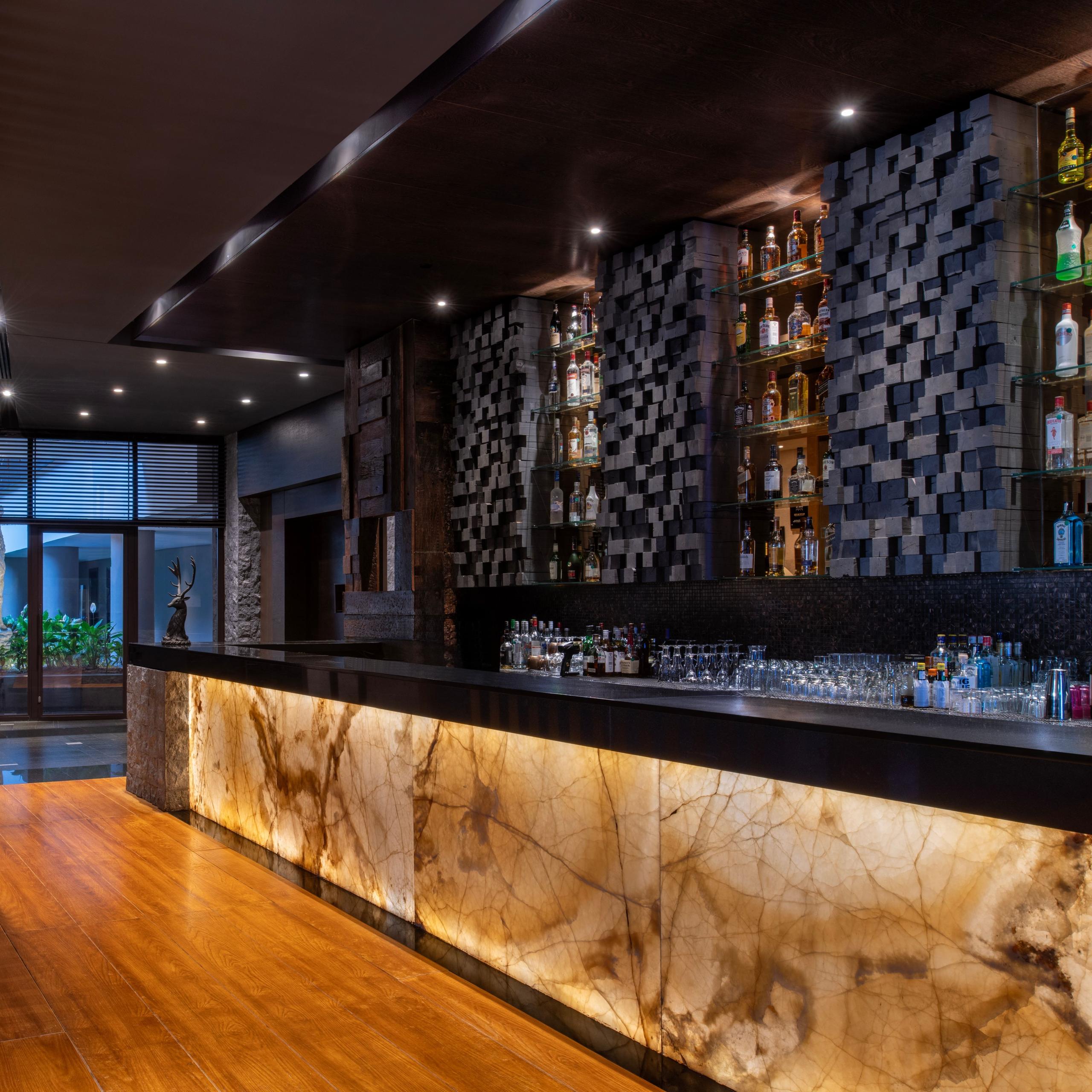 Hunters Room & Grill