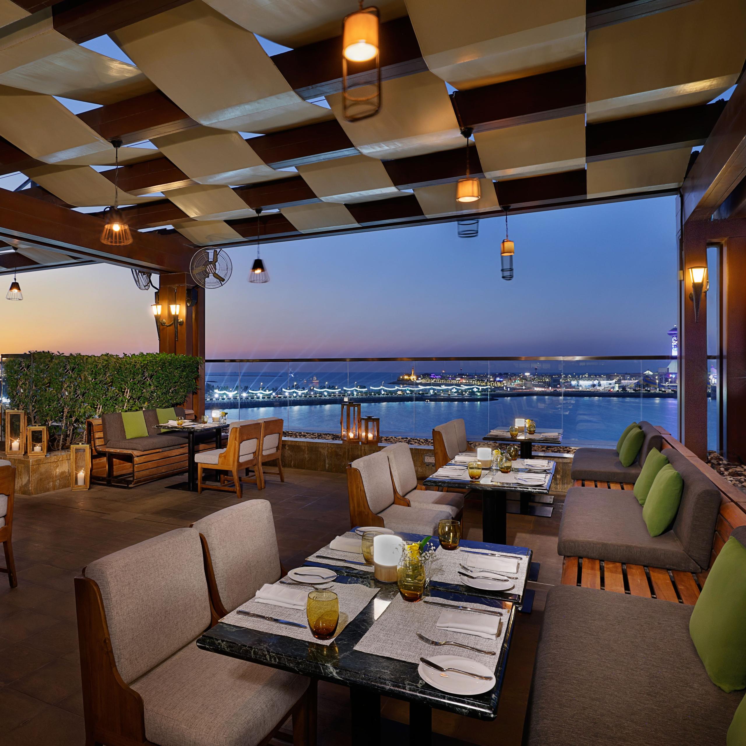 Azura Panoramic Lounge