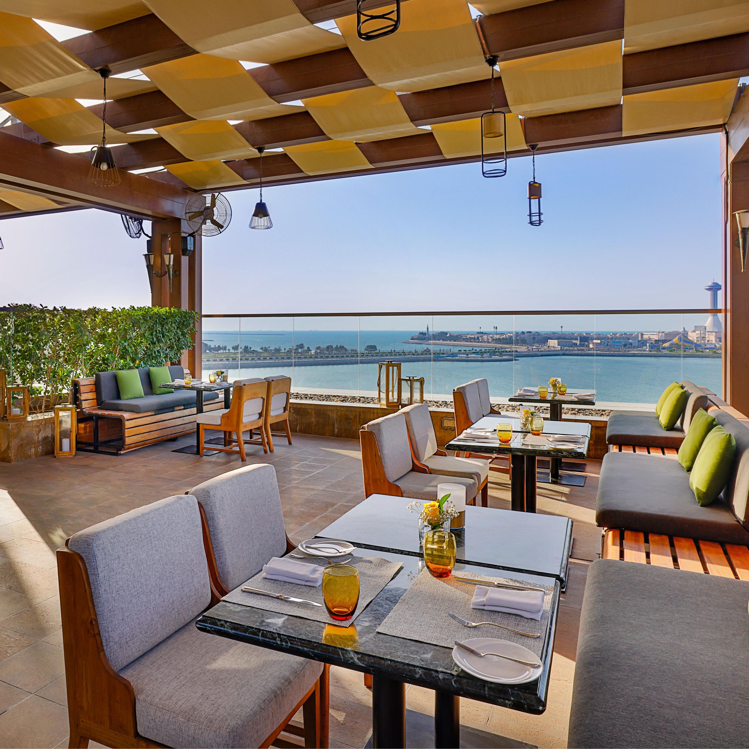 Azura Panoramic Lounge